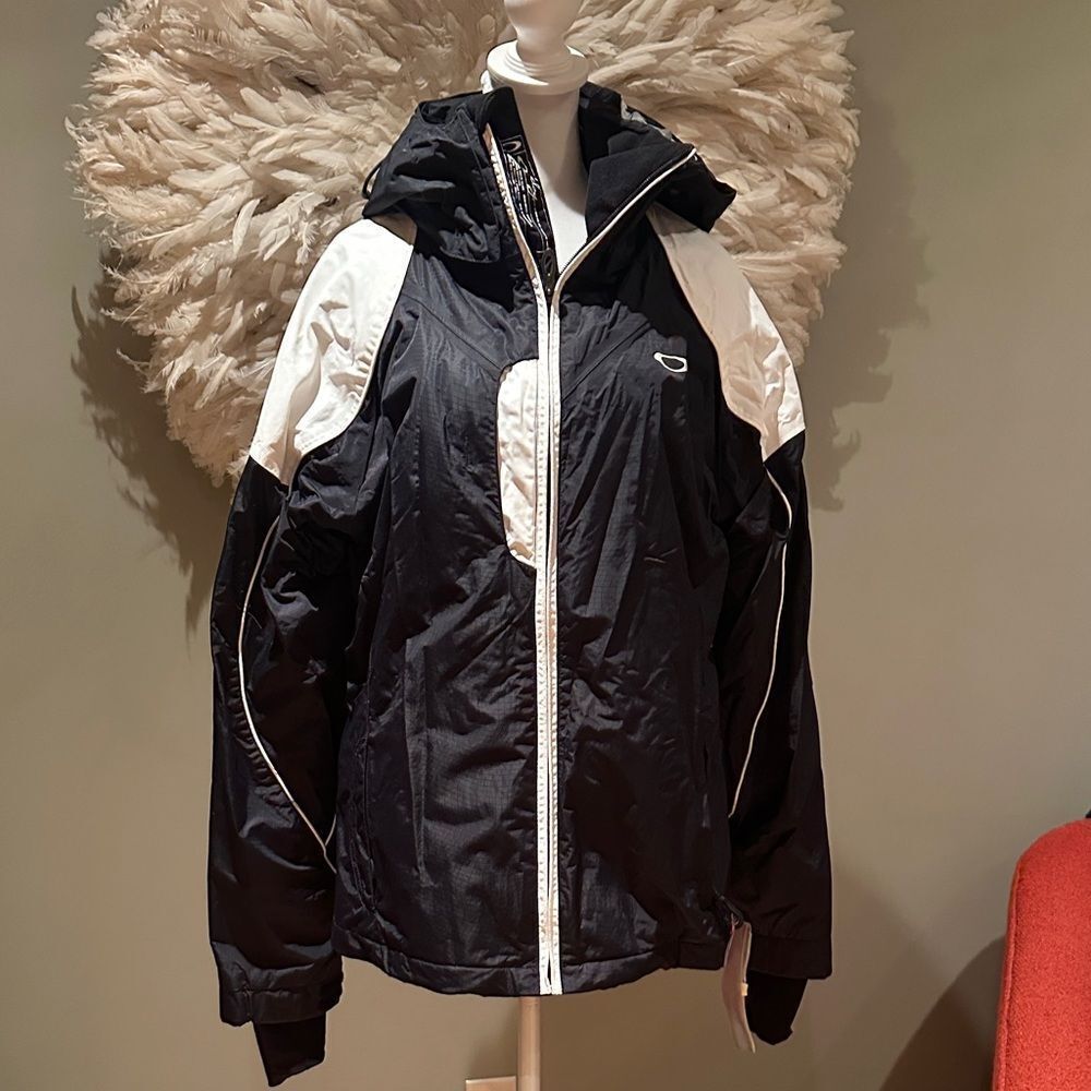 Oakley Women's Black and White ski jacket